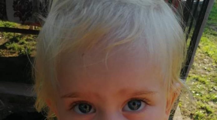 MINUNE! Fetița de doi ani de la Săcelu și-a revenit complet fiind deconectată de la aparate