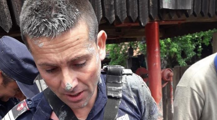 FOTO: Bărbat salvat din fântână, la Baia de Fier