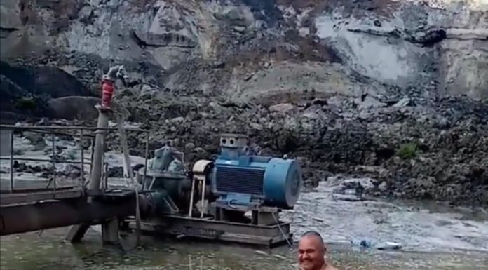 Video: Lac de agrement, întro carieră a CEO din Motru! Cetăţenii se riscă și se scaldă în gropile pline cu apă