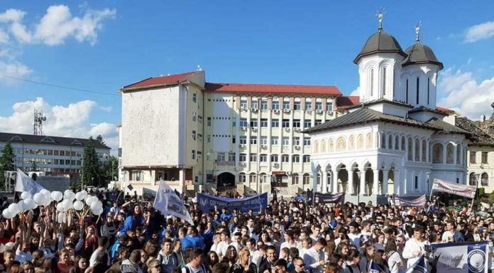 Absolvenții din Târgu Jiu, sărbătoriți