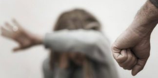 Două femei, amenințate cu moartea de soți