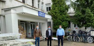Un tir încărcat cu donații de materiale sanitare, mobilier și îmbrăcăminte a ajuns la spitalul din Rovinari!
