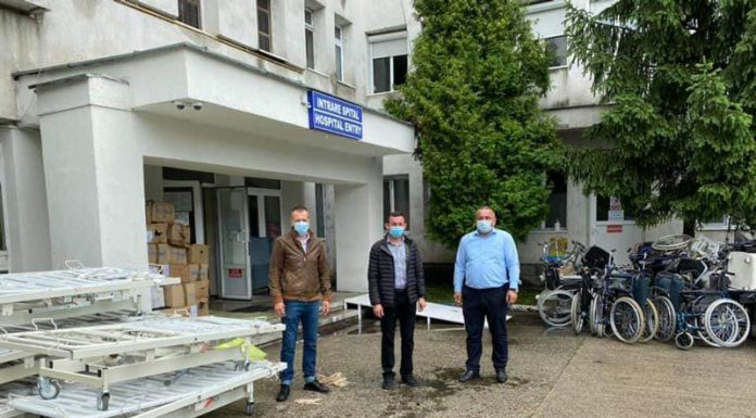 Un tir încărcat cu donații de materiale sanitare, mobilier și îmbrăcăminte a ajuns la spitalul din Rovinari!