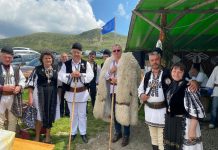 Băcița de pe Transalpina, vizitată la stână de ministrul Agriculturii