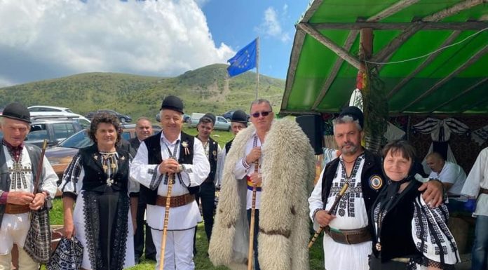 Băcița de pe Transalpina, vizitată la stână de ministrul Agriculturii