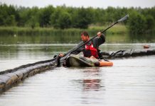 Barieră plutitoare ecologică, montată pe râul Jiu