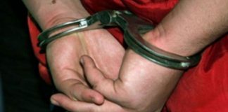 Reținuți după ce s-au bătut reciproc