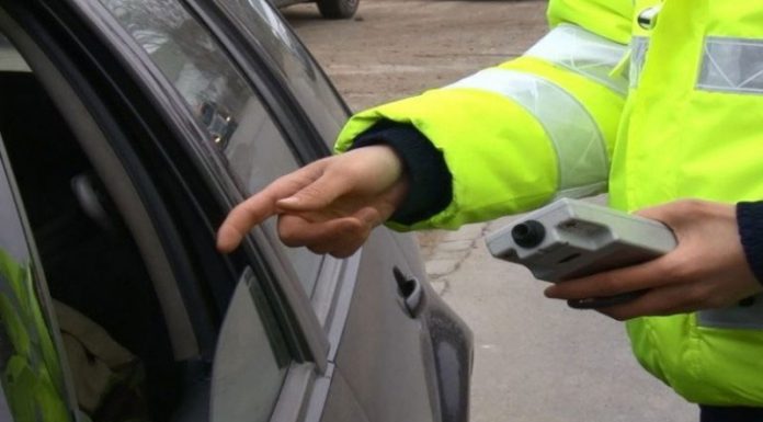 A vrut să păcălească polițiștii. Ce a făcut un șofer gorjean când a văzut echipajul IPJ