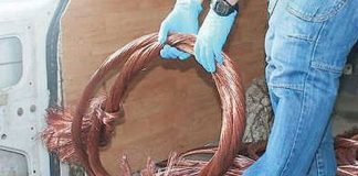 Tânăr prins în flagrant, în timp ce fura peste 100 de metri de cablu din cupru