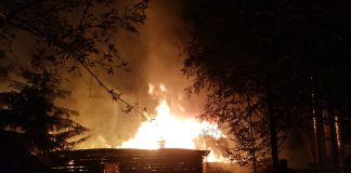 Cabana de la Cheile Buții, distrusă complet într-un incendiu