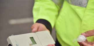 Două mașini avariate, după o depășire neregulamentară făcută de un șofer băut