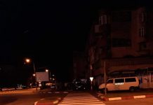 Două femei au sărit de pe geamul unui apartament din Târgu-Jiu! Șase mașini de poliție în fața blocului