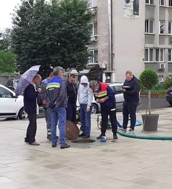 Video: Furt de apă la Stadionul Municipal, branșamentul ilegal chiar lângă sediul IPJ Gorj