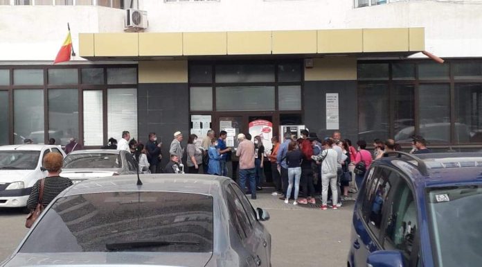 Foto: Îngrămădeală la CEZ Târgu-Jiu