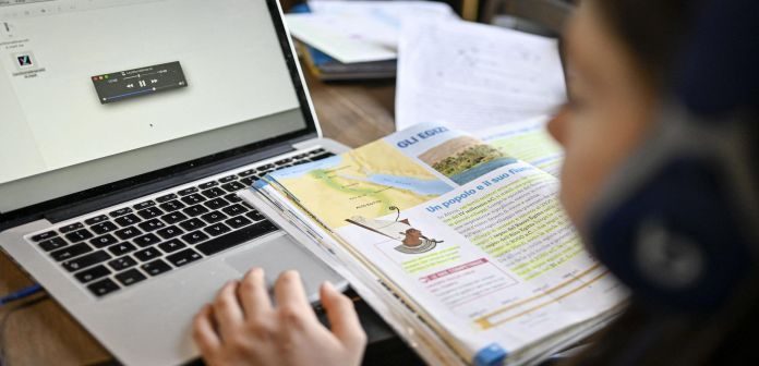 Pulsul noii generații/ Școala on-line