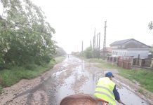 Drumuri afectate de ploi într-o comună din Gorj. Au fost reparate gratis!