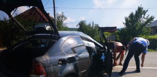 Accident la Bâlteni, după ce un şofer a făcut o manevră fără să se asigure
