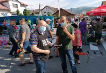 Portofel pierdut în piață, găsit de polițiști