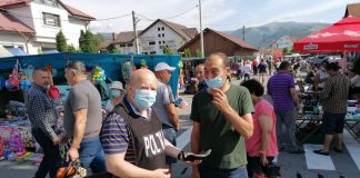 Portofel pierdut în piață, găsit de polițiști