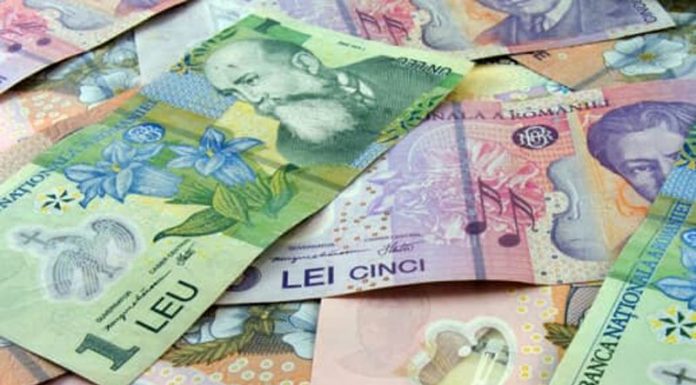 Cercetați după ce au furat șapte lei dintr-un autoturism