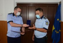 Polițistul gorjean premiat de ministrul Vela cântă la chefuri pentru interlopi