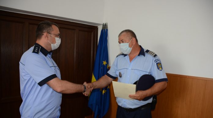 Doi polițiști din Gorj, premiați de ministrul Afacerilor Interne
