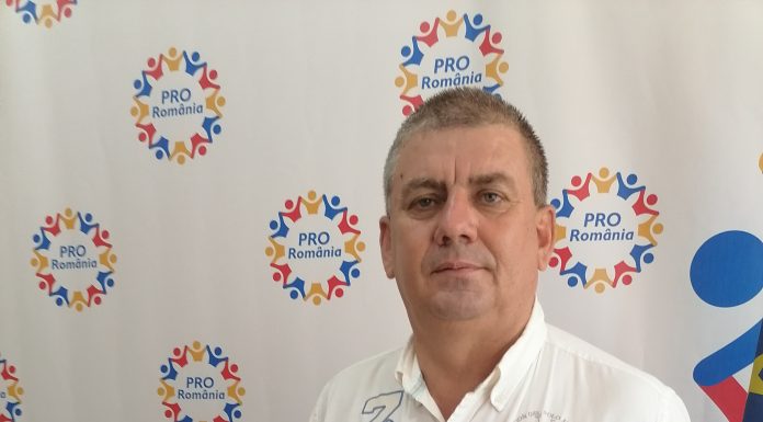 Primarul de Drăguțești a încercat să restricționeze bannerele candidatului Moșoiu!