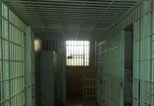 Condamnați de instanță, duși de polițiști în penitenciar