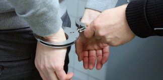 Mehedințean reținut după ce a furat bunuri din trei magazine din Motru, în aceeași zi