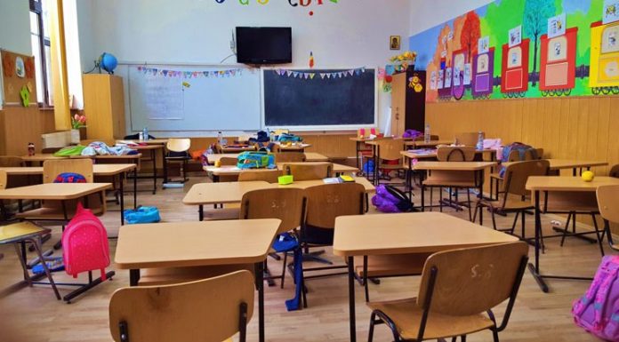 Peste 3000 de școli din țară, în scenariul roșu