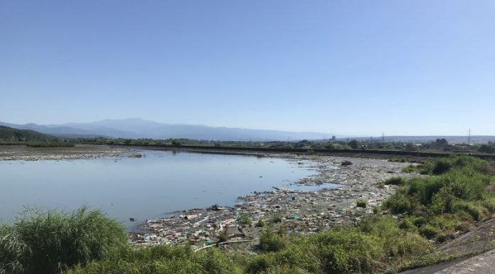 Curățenie în barajele de pe Jiu