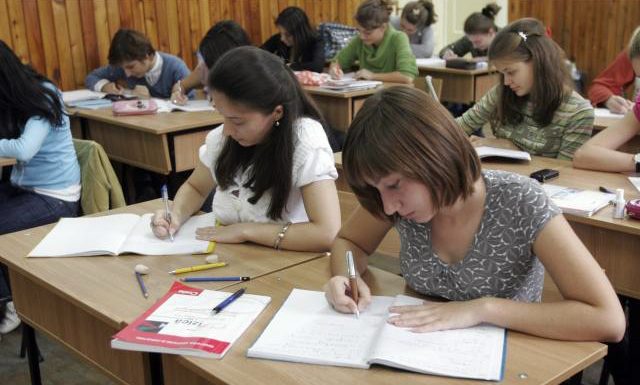 Stimulente financiare pentru elevii de 10 la BAC și Evaluarea Națională