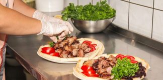 Un fast-food și un laborator de patiserie, amendate de inspectorii DSVSA Gorj