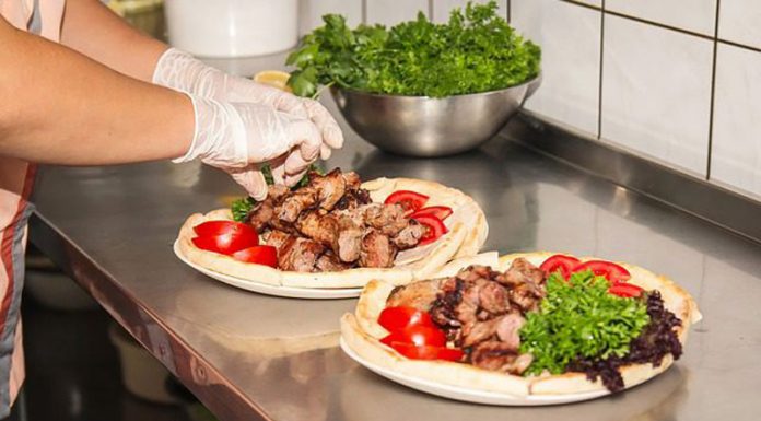 Un fast-food și un laborator de patiserie, amendate de inspectorii DSVSA Gorj