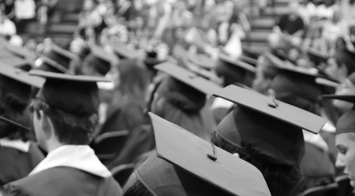 Cum ajută guvernarea tinerii absolvenți să-și găsească mai repede un loc de muncă?