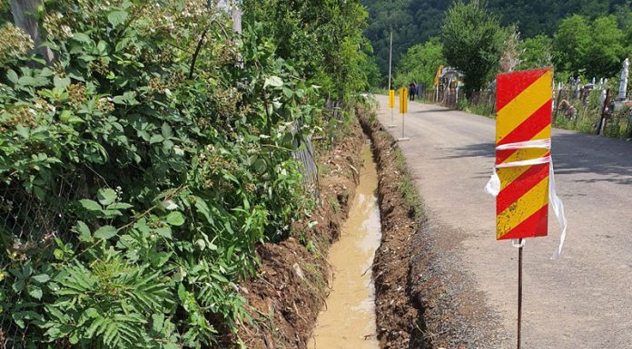 Lucrări la unul dintre cimitirele din Padeș