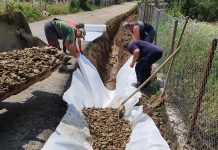 Lucrări la un cimitir din Padeș