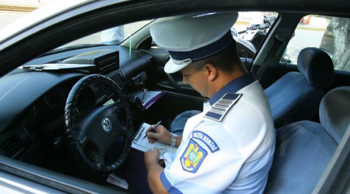 Tânăr cu permisul suspendat, prins la volanul unei mașini în Brănești