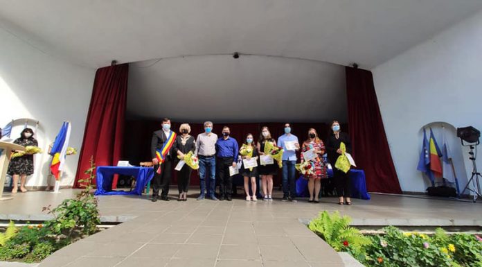 Primarul Romanescu a premiat elevii de 10!