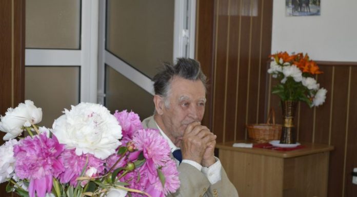 Gând de rugăciune, frumos şi bine la ceas aniversar, LA MULŢI ANI, Domnule Profesor Petrică POPESCU! – ,,Am luat ca dascăl, de zeci de ori viaţa de la început, şi încă de trei ori cu propriii mei copii”!