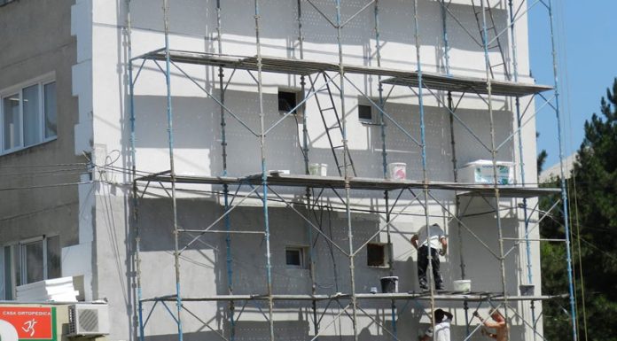 Asociațiile de proprietari, somate să se mobilizeze pentru o nouă acțiune de anvelopare a blocurilor din Târgu-Jiu