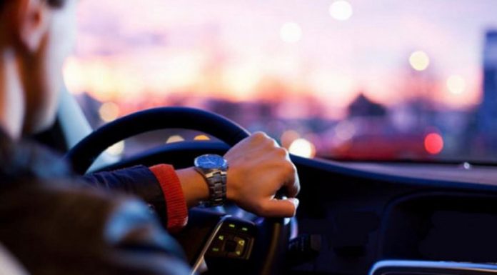 Tânăr de 18 ani, prins la volan fără permis