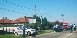 Un biciclist beat, rănit după ce a intrat într-o mașină parcată