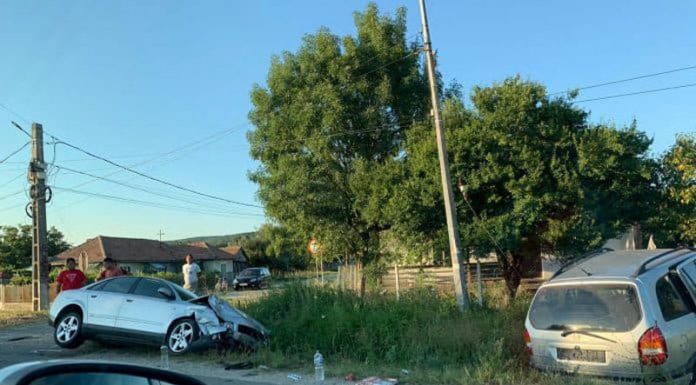 Grav accident în Brănești, după ce un şofer a făcut un viraj fără să se asigure