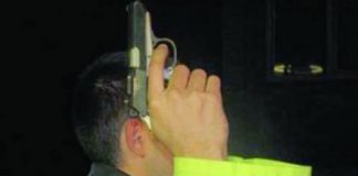 Bărbat împușcat în picior, după ce a amenințat un polițist cu sabia