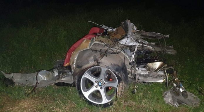 Accident cu trei răniţi, în urma impactului între un autoturism şi un TIR