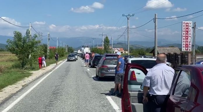 Femeie lovită de o maşină pe o trecere de pietoni din Bengești-Ciocadia