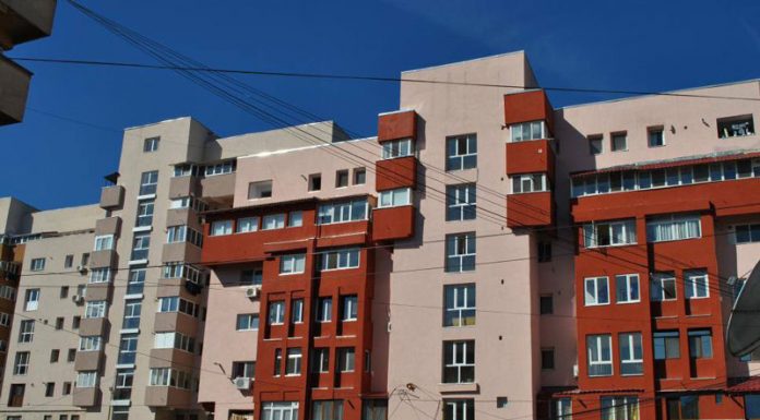 Licitație pentru trei blocuri din Târgu-Jiu