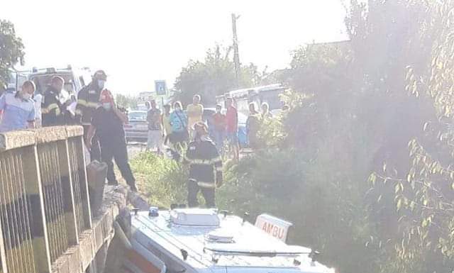 4 victime în urmă accidentului cu ambulanța SAJ Mehedinți care transporta un pacient COVID