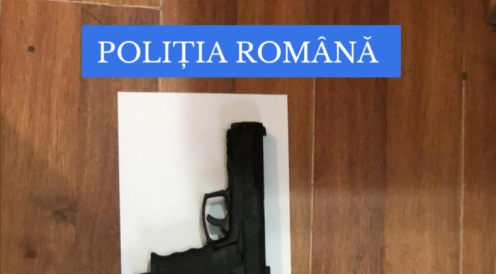 FOTO: Arme confiscate de polițiști dintr-un magazin din Târgu-Jiu